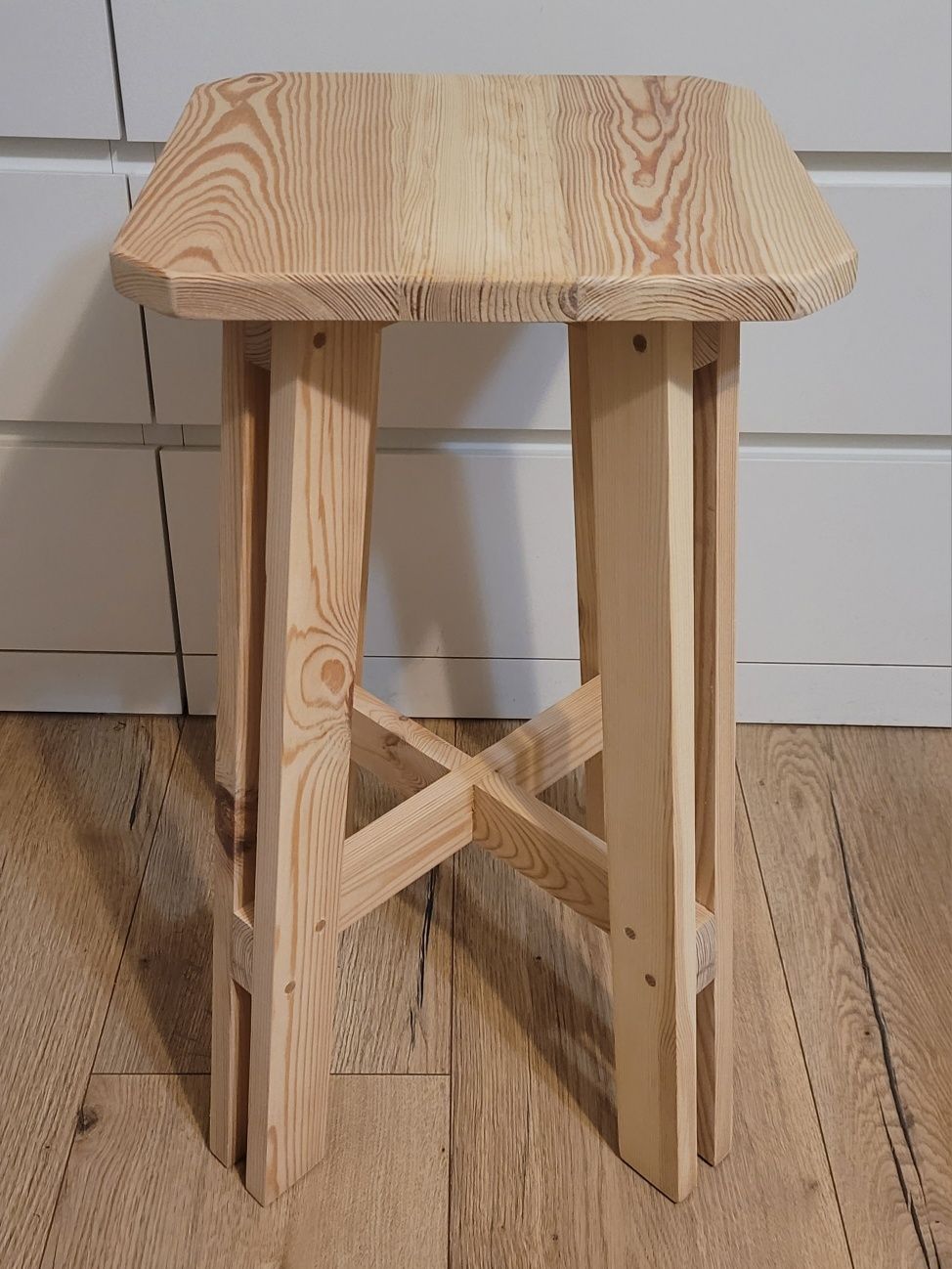 Taboret hoker sosnowy