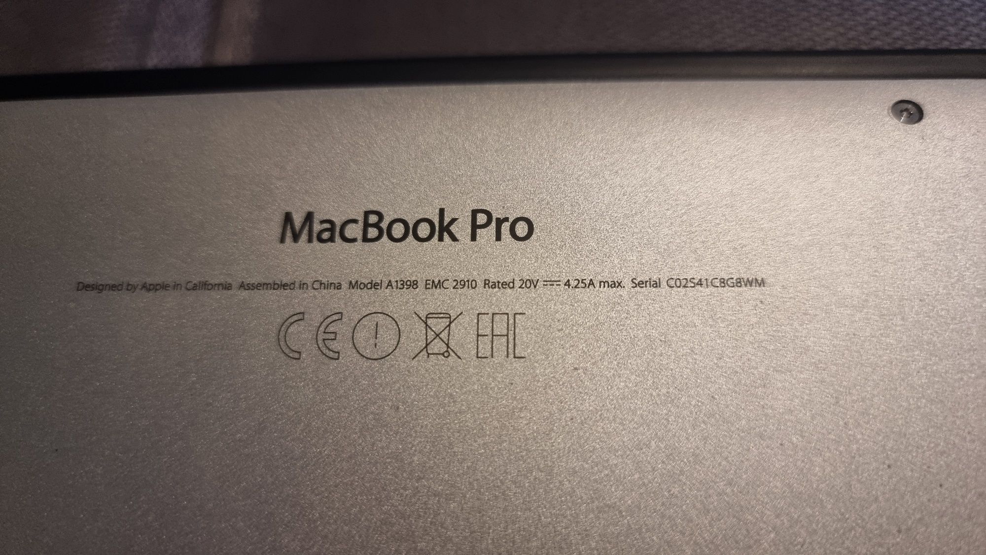 Macbook Pro a1398 stan idealny