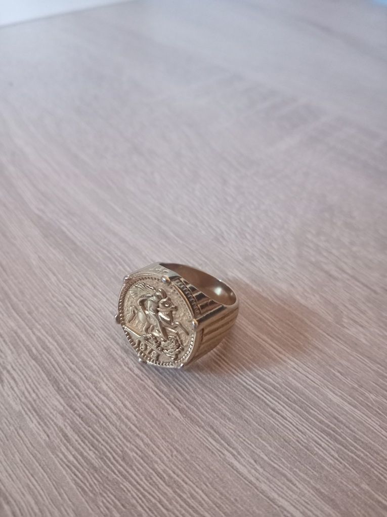 Anel de libra dourado