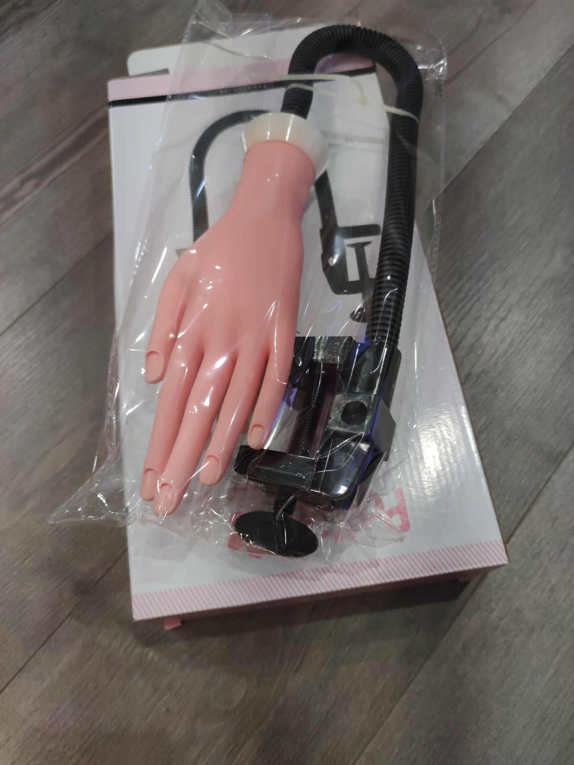 Mão de treino para manicure