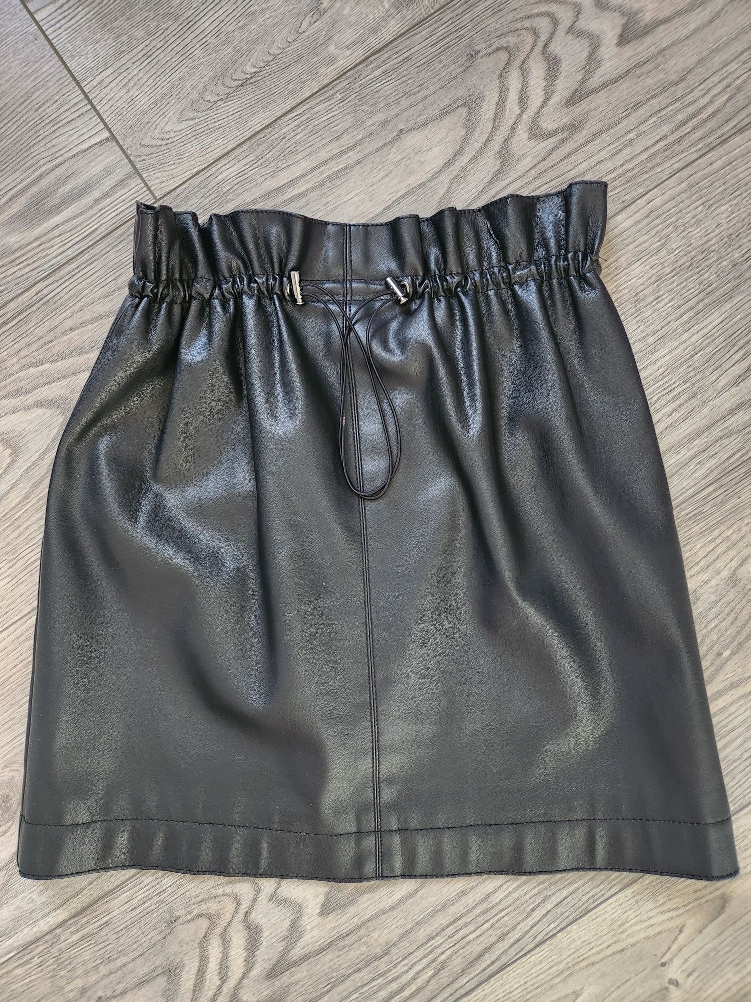 Спідничка шкірзамінник H&M,розмір S.