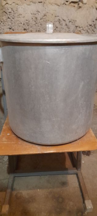 Кастрюля алюминиевая, толстостенная, с крышкой ,с времен СССР.