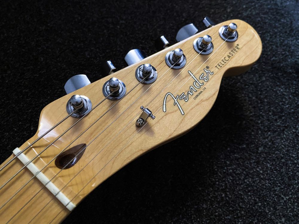 Fender Telecaster American Professional 3-Color Sunburst.