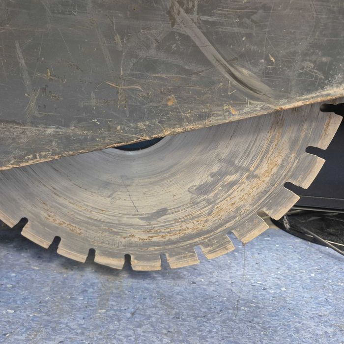 Przecinarka do betonu z silnikiem Honda; Komis Jasło Igielna