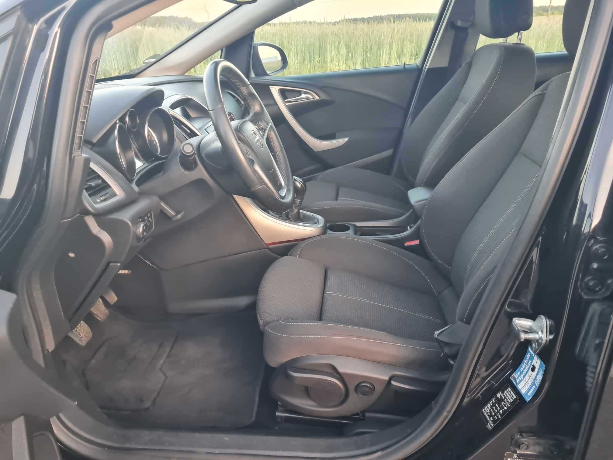 Opel Astra j hatchback 1.7 diesel 110km climatronic