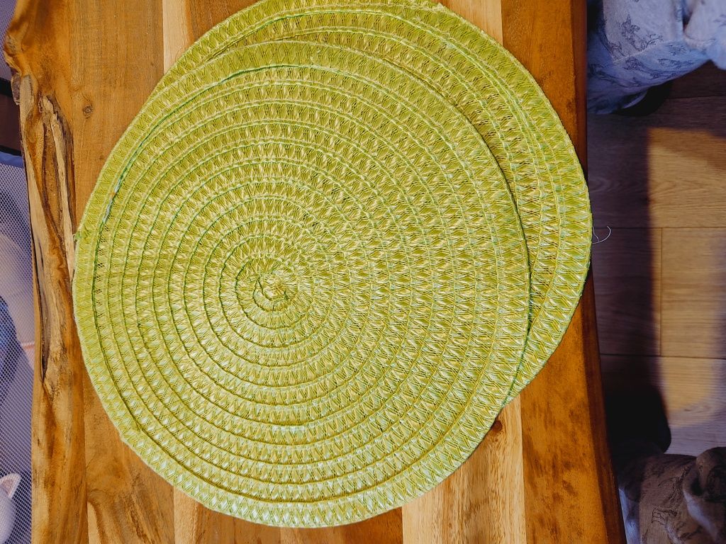 2 podkładki na stół limonkowe śr. 36 cm
