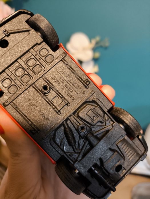 Fiat 126p czerwony 1:32