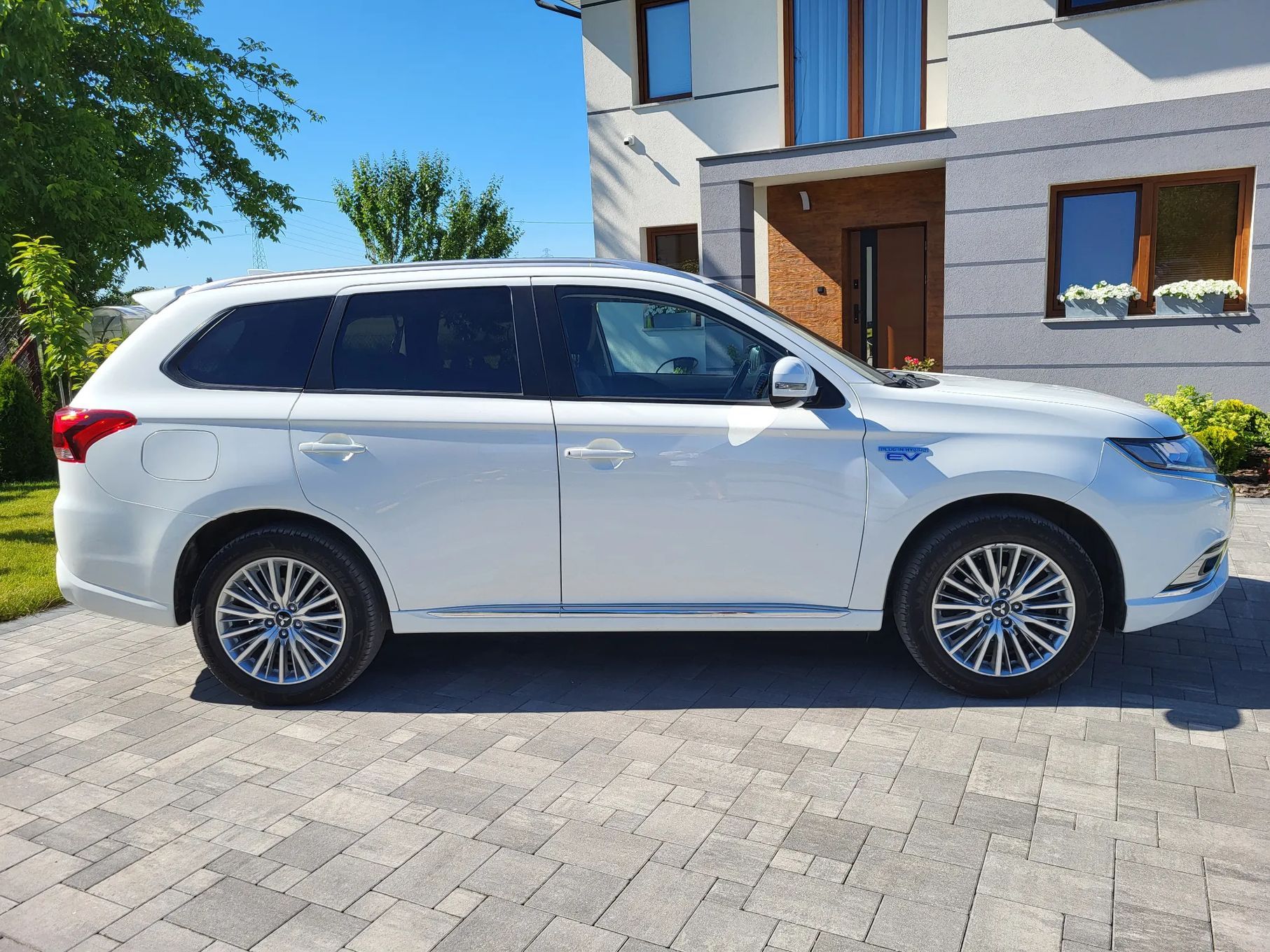 Mitsubishi Outlander 2,4 PHEV, Android Auto, Apple CarPlay, Alcantara