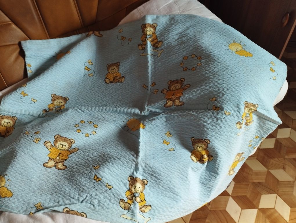 Kołderka z poduszką oraz pościel do łóżeczka