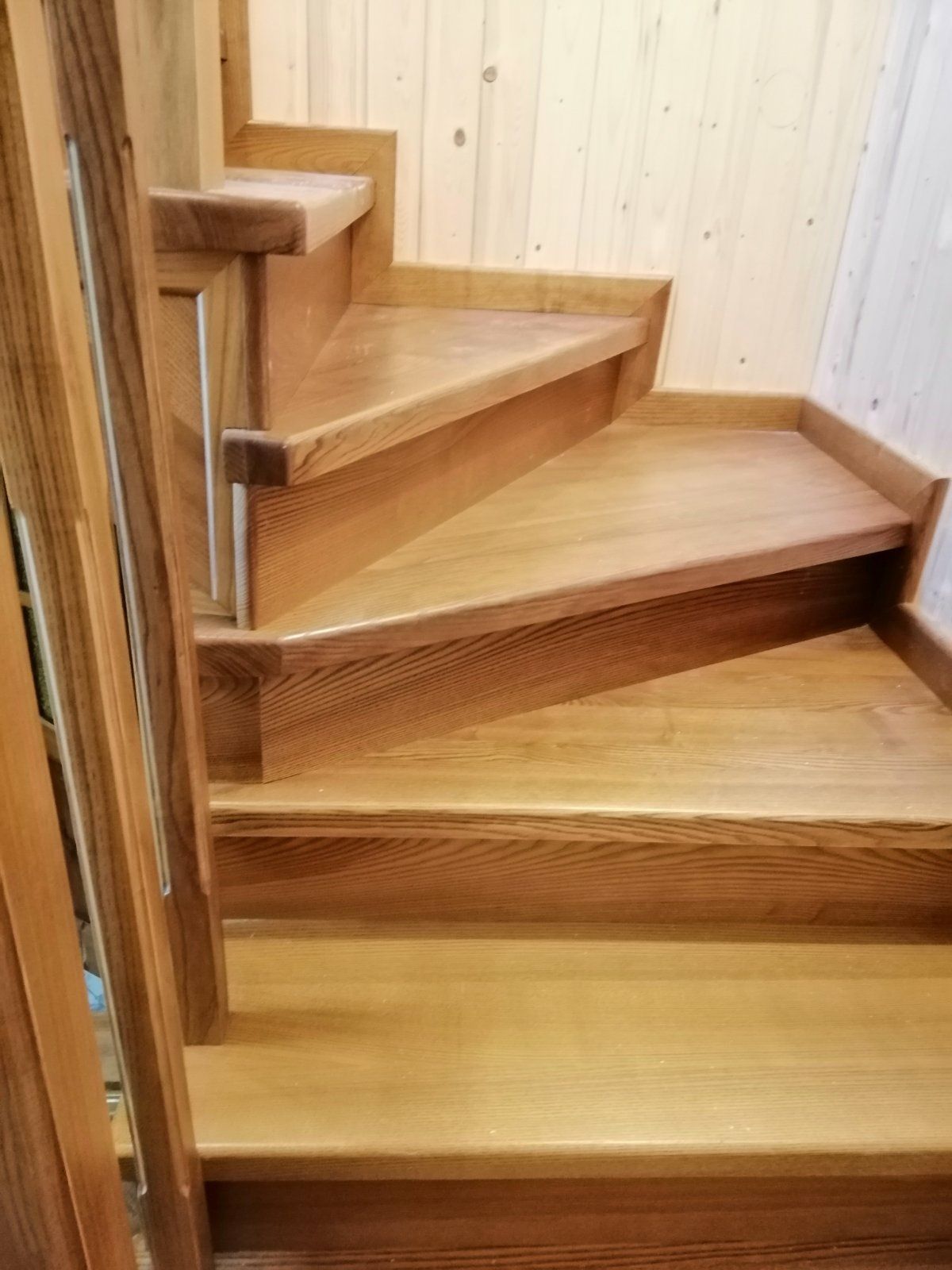 Виготовлення деревяних сходів