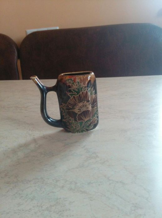 Продаю кружку із загнутим носиком