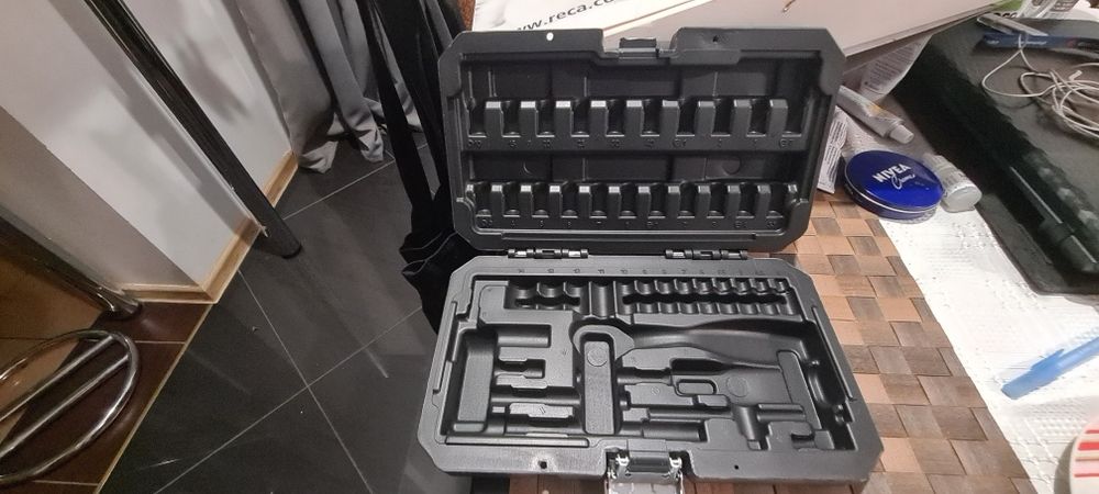 Zestaw narzędzi warsztatowych RECA - prezent świąteczny