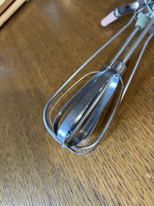 Ręczny retro mikser na korbkę firmy Prestige