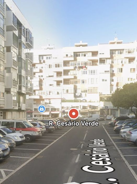 Vendo T1 em Oeiras devoluto com garagem