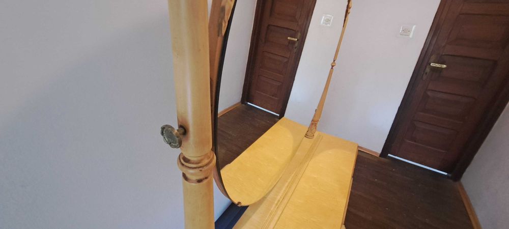 Toaletka z lustrem.   80 cm Fornir lata 80te