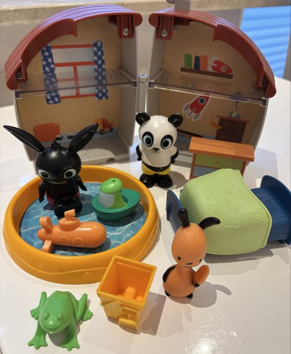 Zestaw zabawek Bing flop basenik i domek Pando