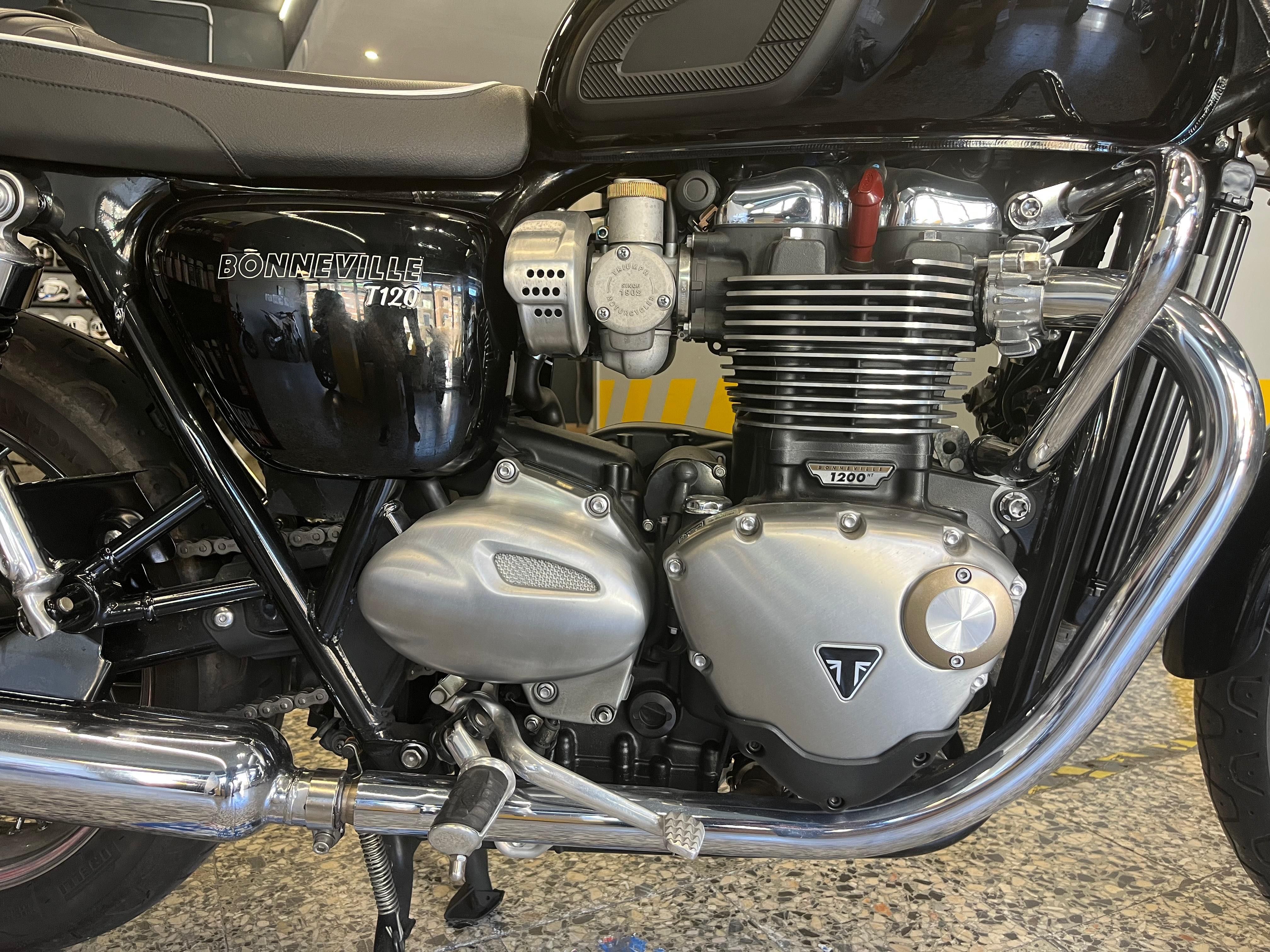 Triumph Bonneville T 120 Intemporal e Distinta Segura e Fiável
