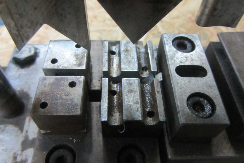 Prasa do wycinania w blachach i plastikach