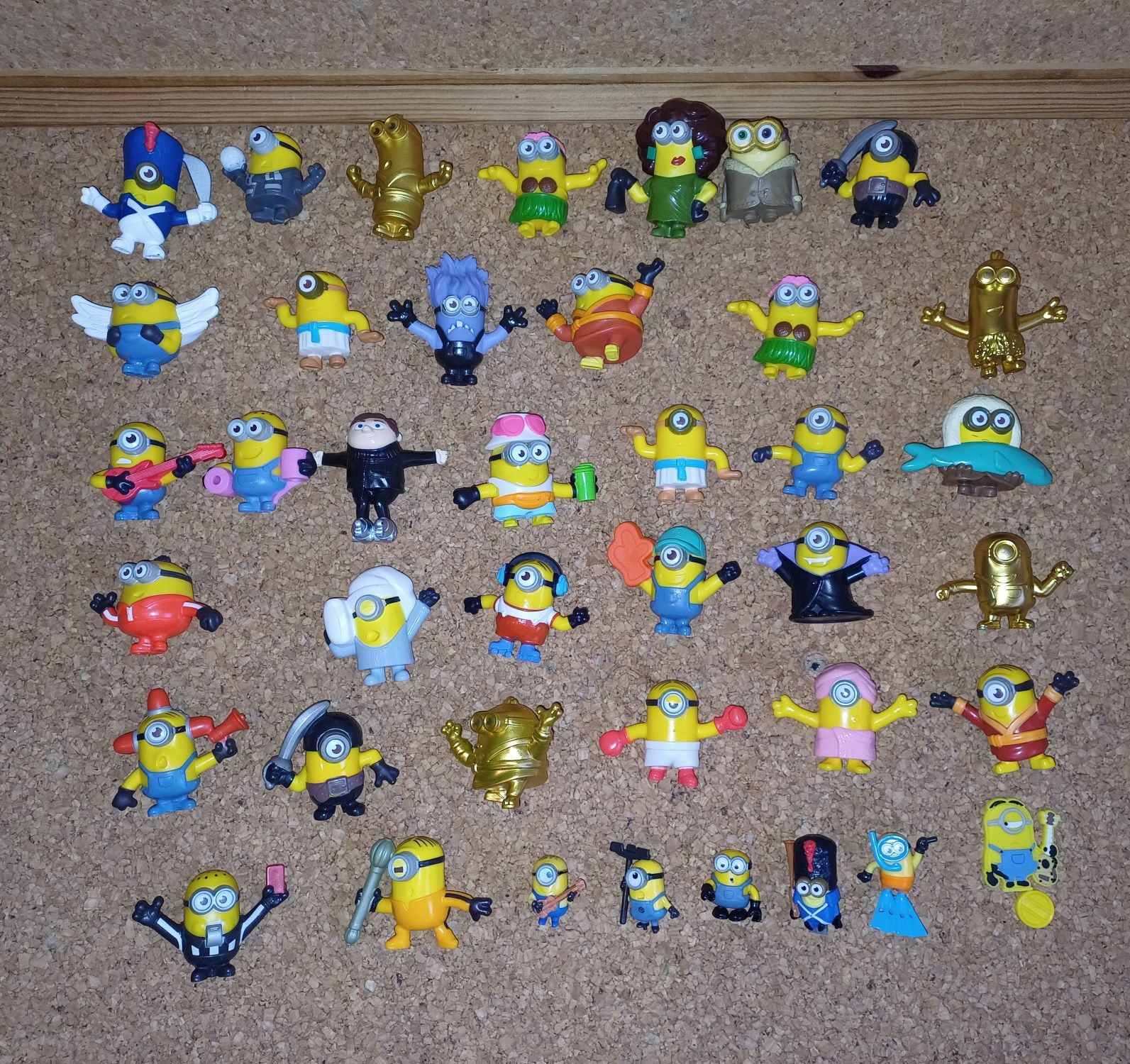 Minions bonecos. Cada = 2€ / Dourados = 3€ cada