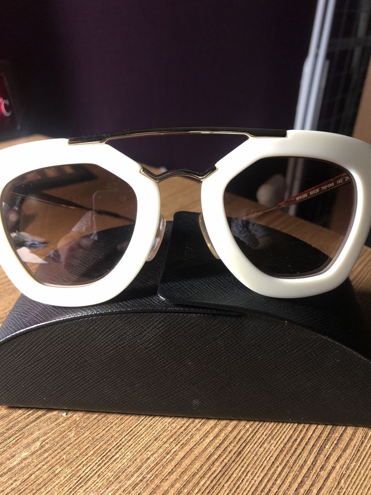 Prada- женские солнцезащитные очки