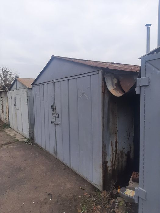 Продам 2 мет.гаража  с погребом