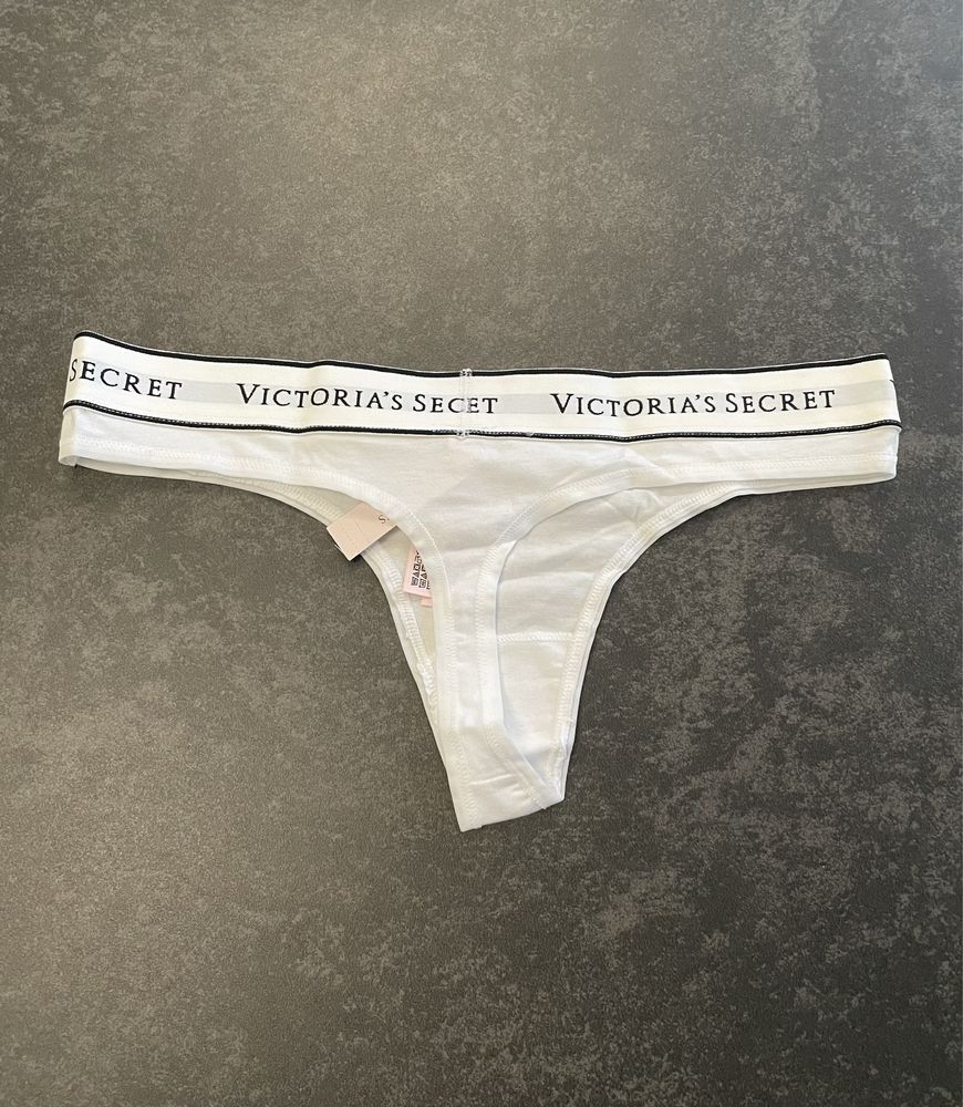 Bawełniane biale stringi Thong Victoria’s Secret logo