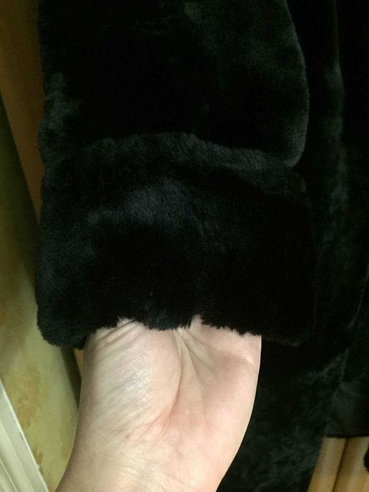 Мутоновая шуба черного цвета