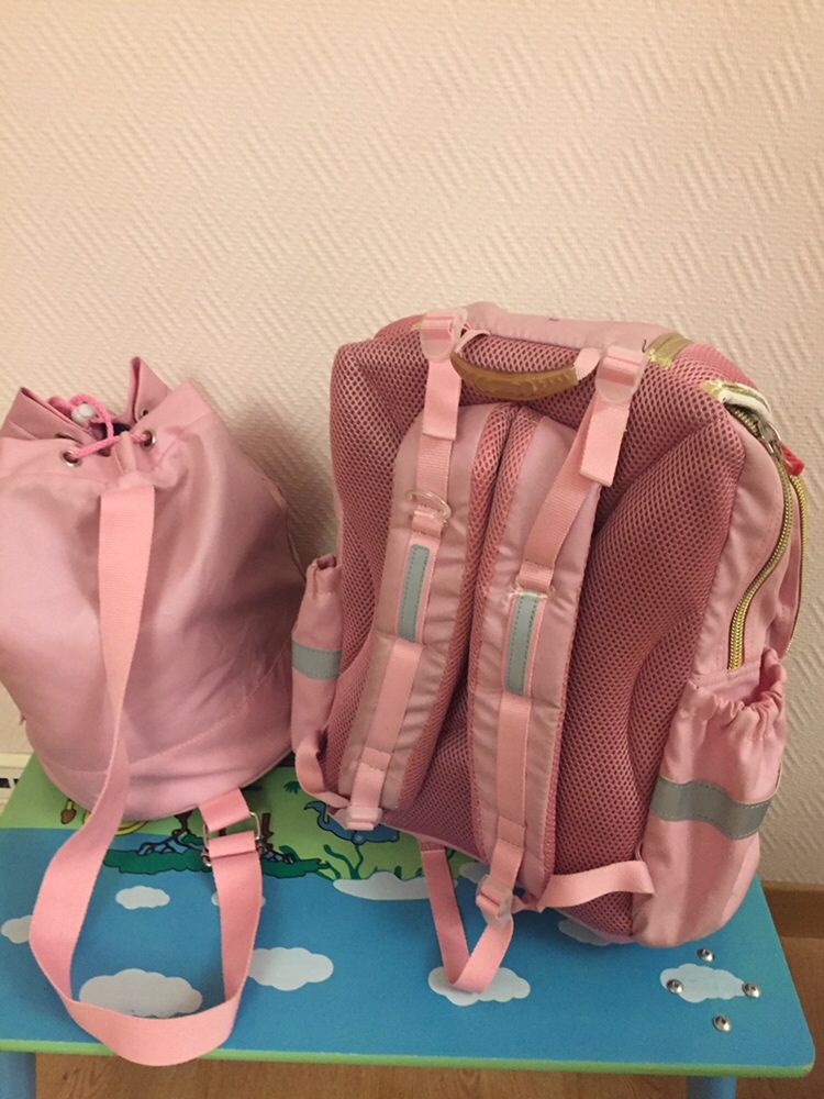 Школьный рюкзак,кроссовки и кеды