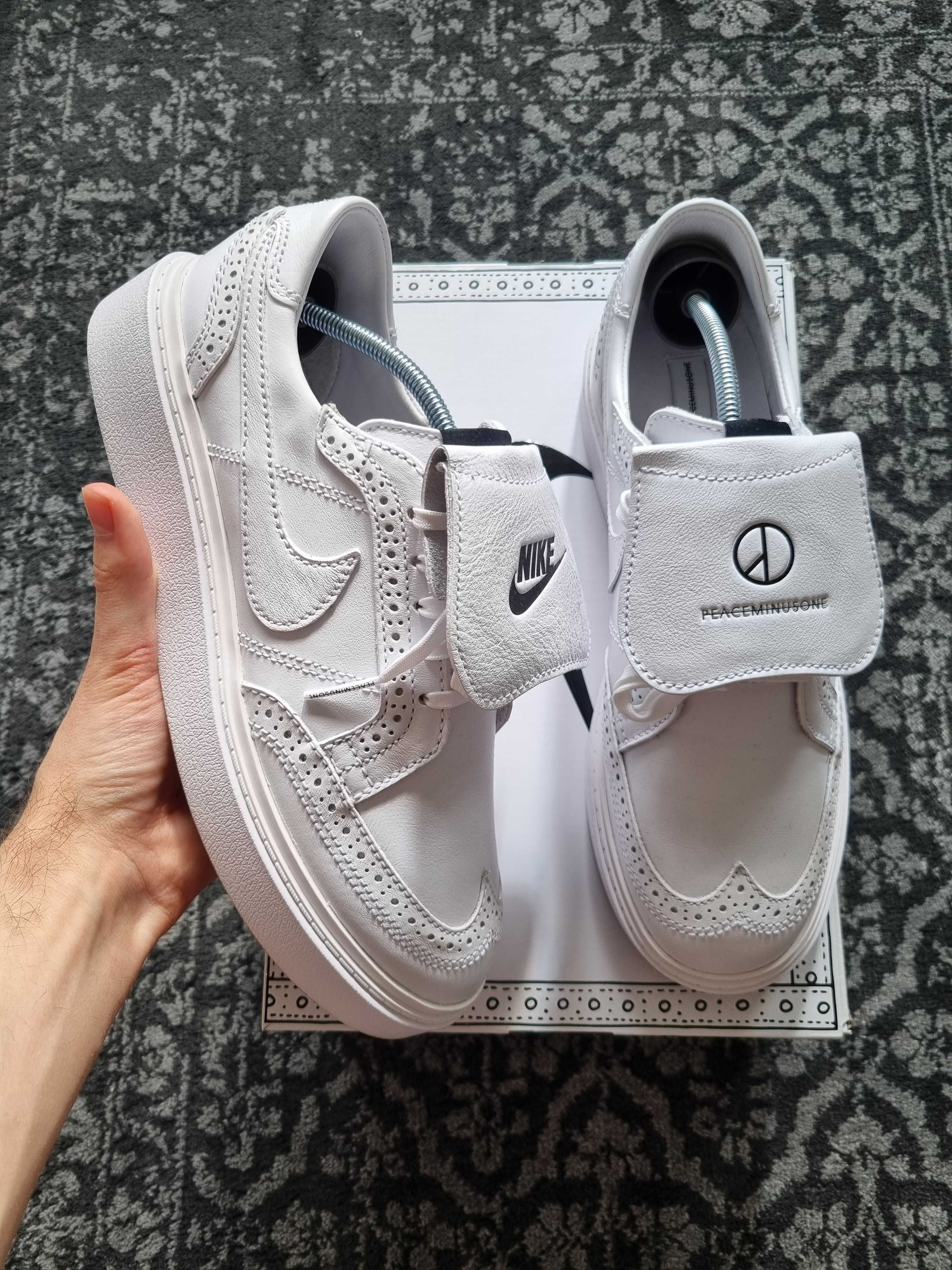 Buty Nike Kwondo 1 Peaceminusone białe rozmiar 42 eleganckie, modne