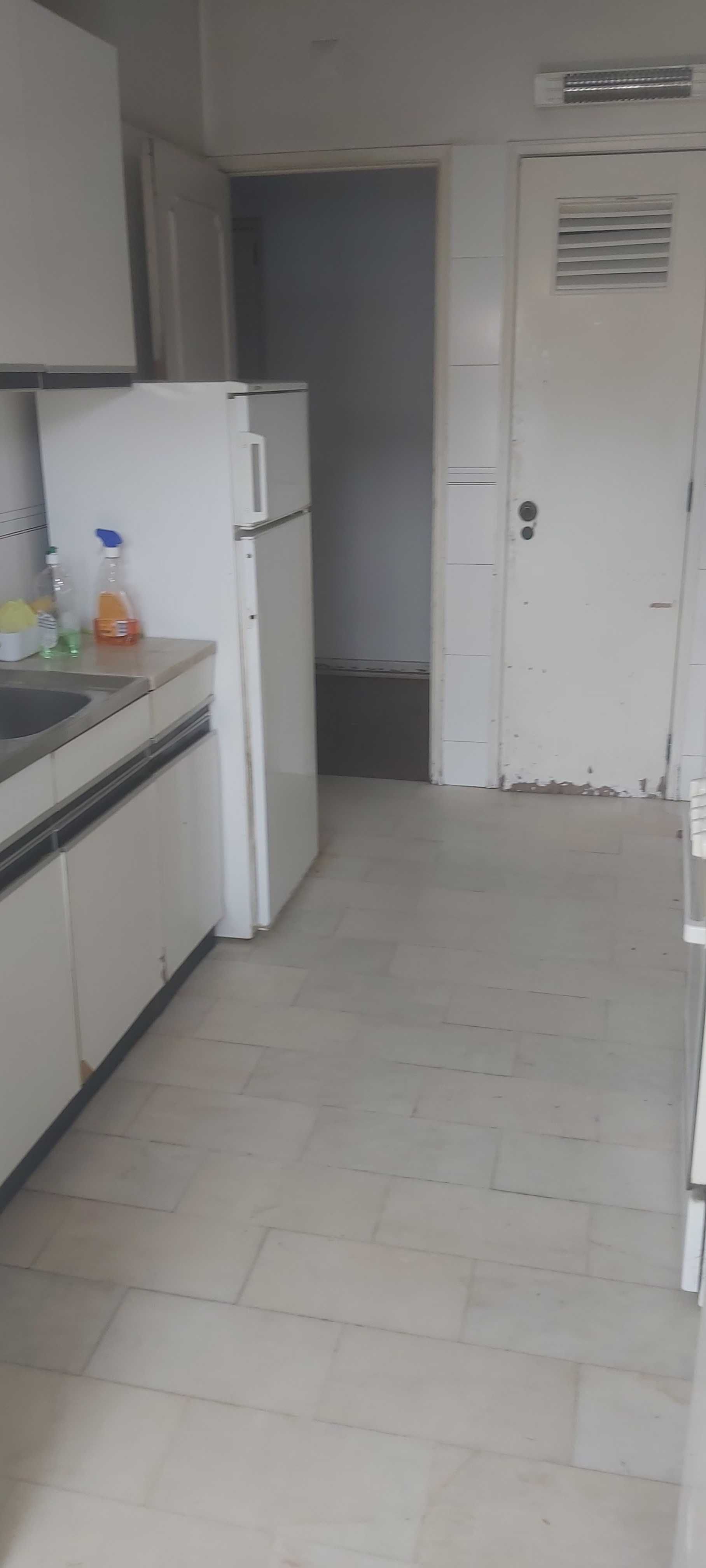 Quarto casal 18 m2 com varanda - Lumiar – Lisboa