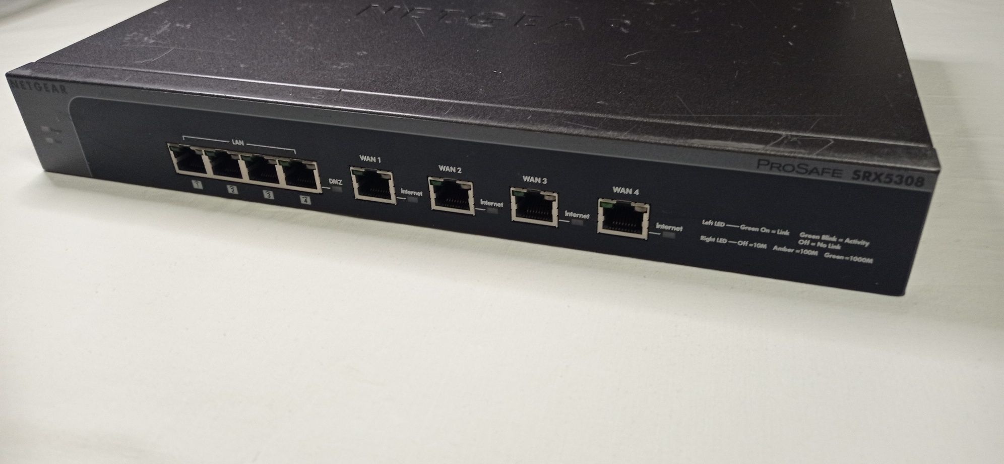 Продам Netgear SRX5308  Гигабитный VPN-маршрутизатор