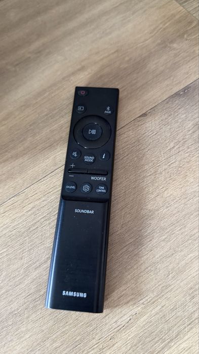 Soundbar Samsung z subwooferem + pilot, bardzo dobry stan