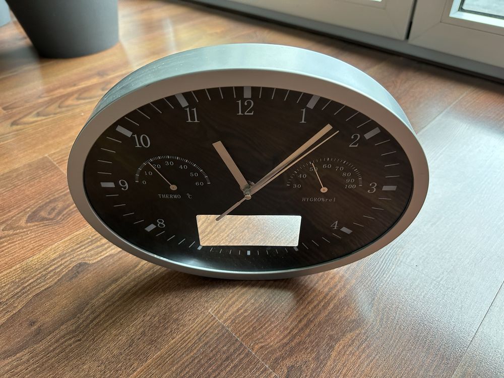Zegar ścienny z termometrem i higrometrem