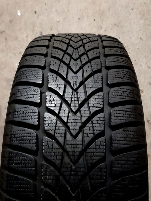 Opony zimowe Dunlop 225/50/17.