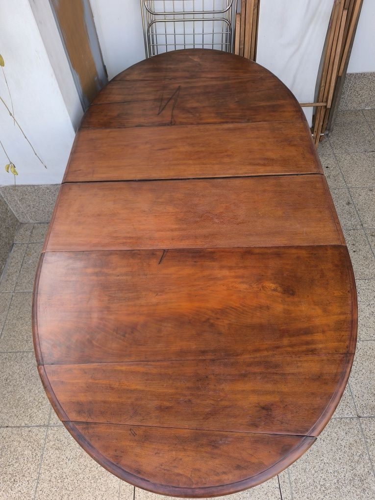 Mesa antiga extensível