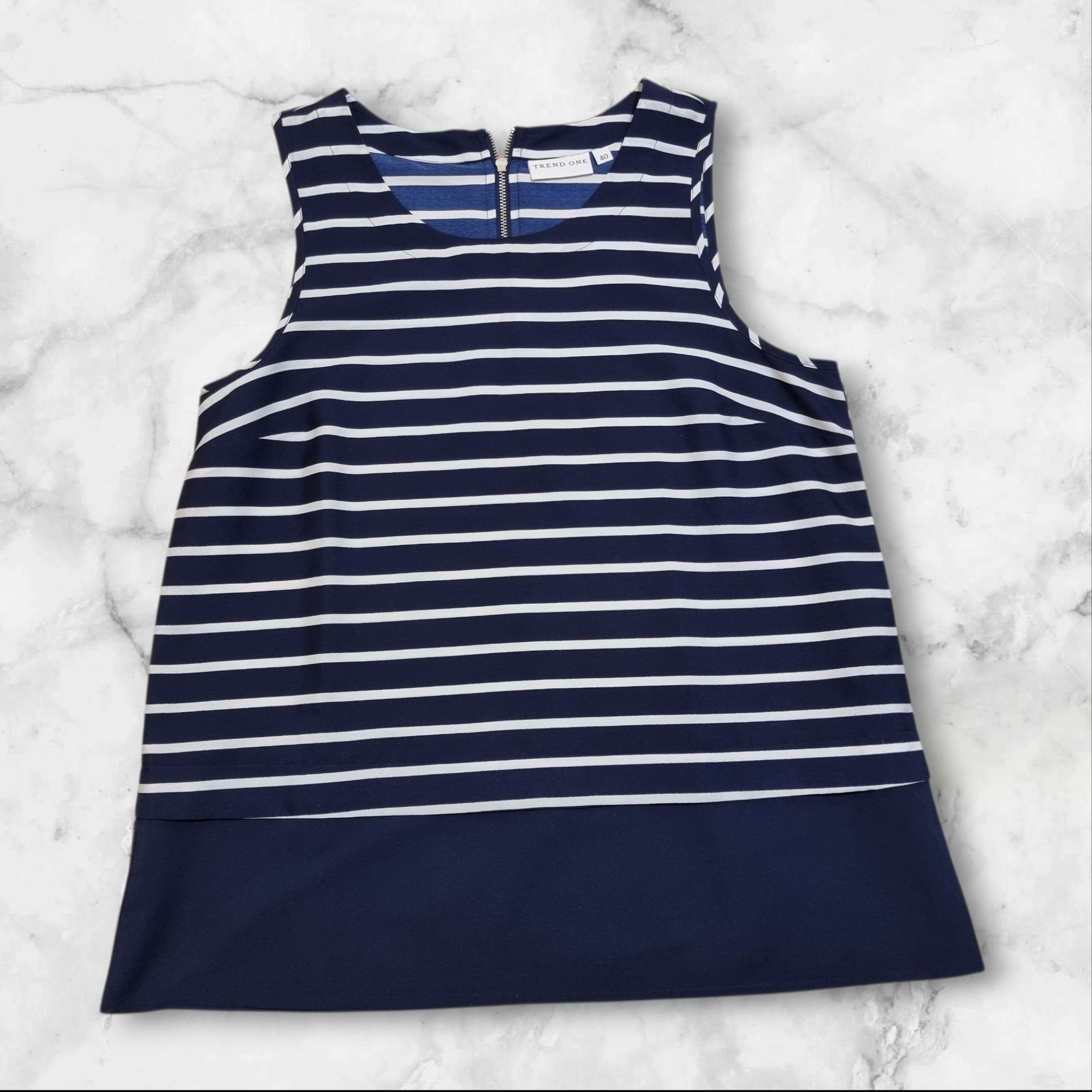 Bluzka bez rękawów paseczki Trendy One 40