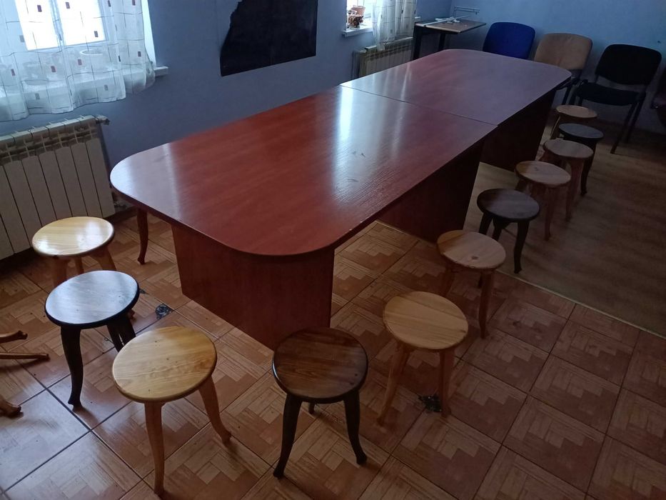 Комплект :  Стол и табуретки