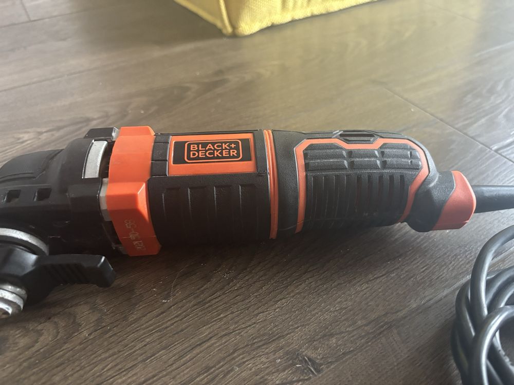 Багатофункціональний пристрій Black+Decker MT300