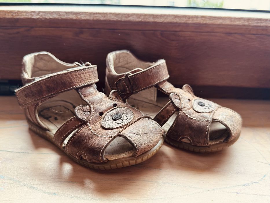 Buty dziecięce sandały r. 20