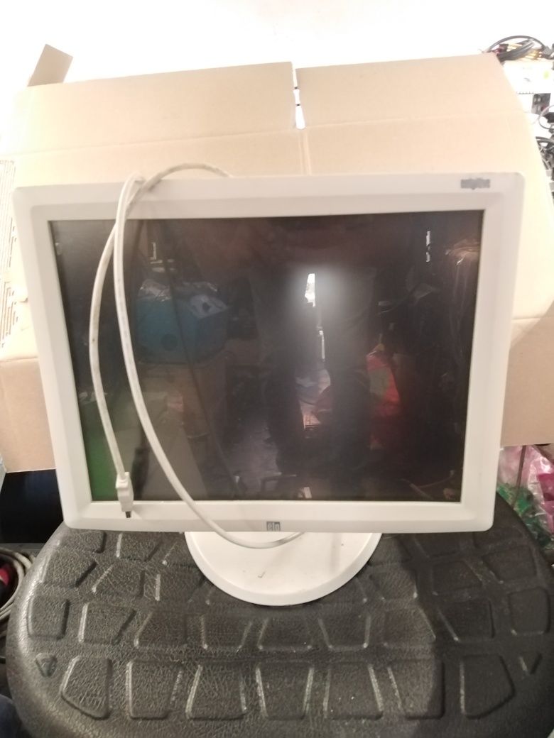 Monitor 15" com Touchscreen