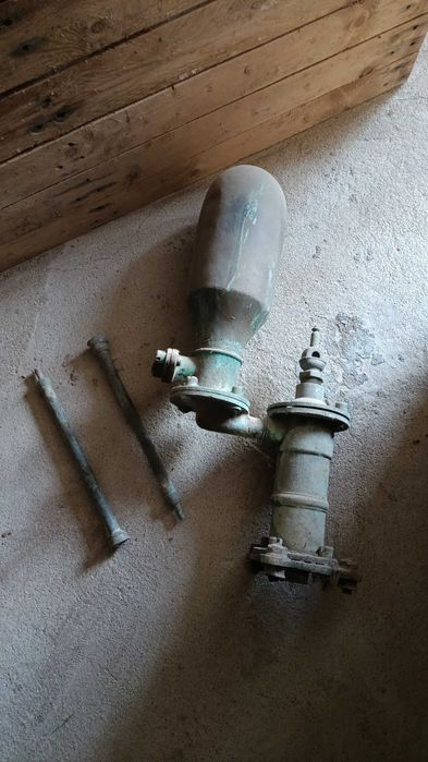 Bomba de água antiga