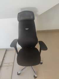 Fotel kinarps-kolor czarny stan dobry
