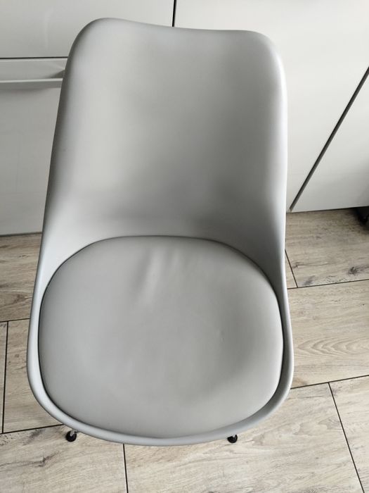 Stół kuchenny z krzesłami