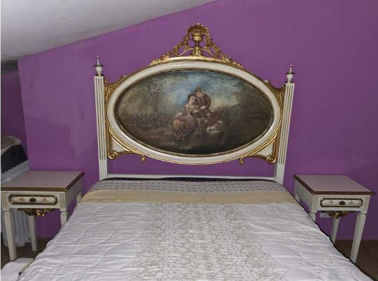 Mobília de quarto completa, lacada com dourados e pintada à mão.