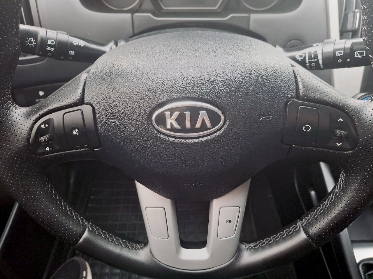 Kia  Ceed    2010