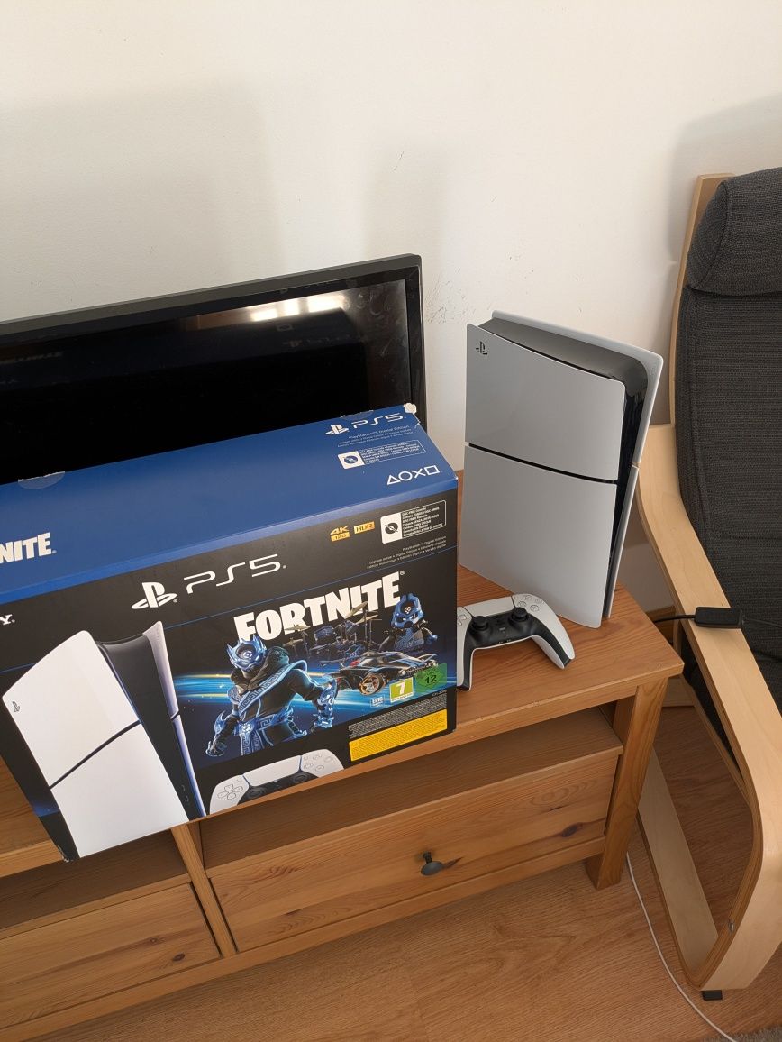 PlayStation 5 (na garantia) com comando