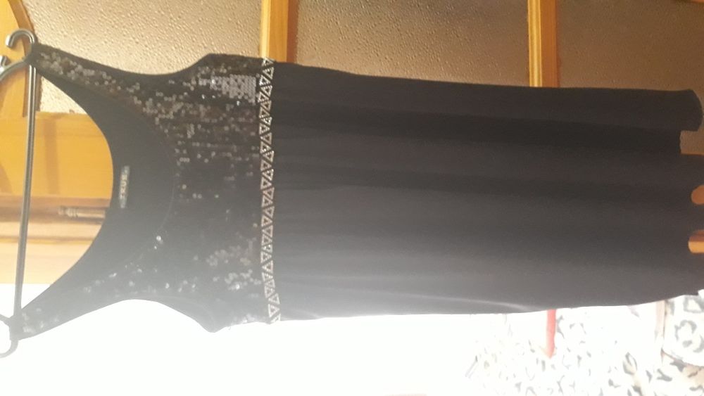 Маленьке чорне плаття