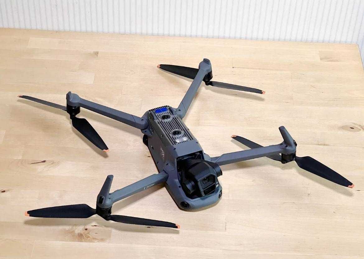 DJI Mavic 3 дрон