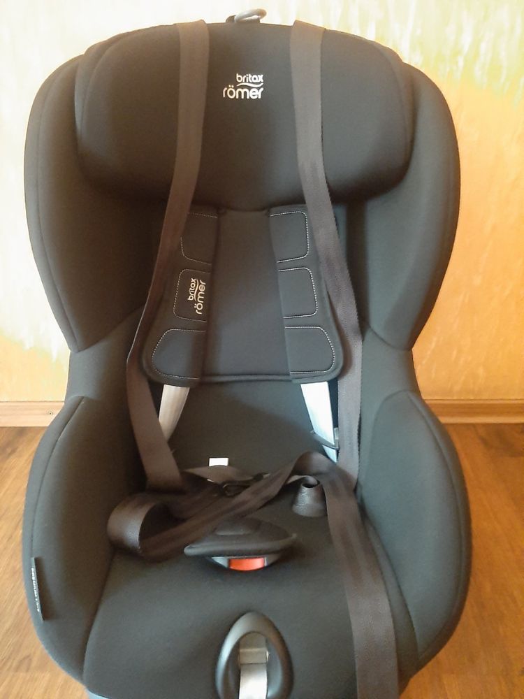 Кресло автомобильное Britax Römer Trifix2 i-size