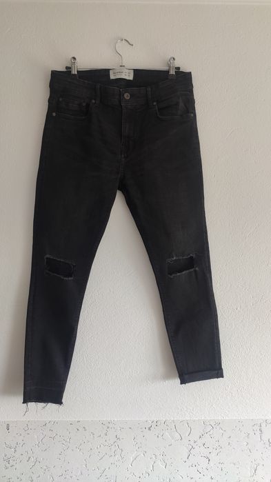 Męskie spodnie jeansy z przetarciami - Pull&Bear
